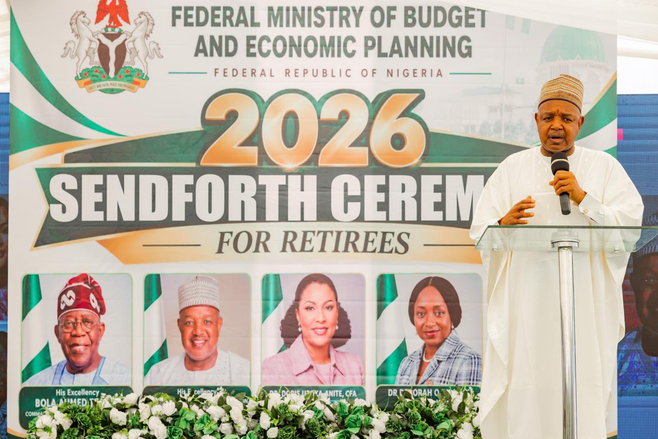 The Hon. Minister for Budget and Economic Planning Senator Abubakar Atiku Bagudu CON delivering a speech at the Sendforth ceremony for FMBEP Staff that retired from 2024–2026, on 30 October, 2026.